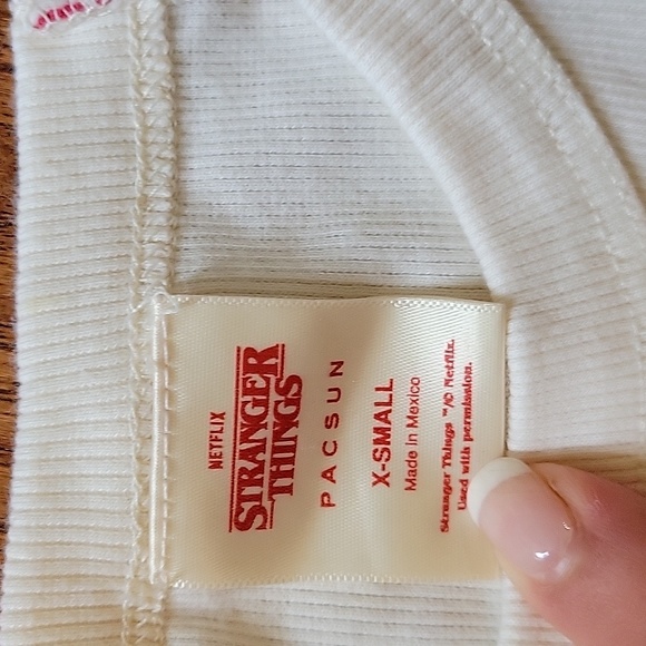 Bundle of 2 stranger things tops - Picture 3 of 4